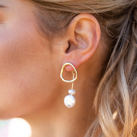 floating dreams | pearl earrings